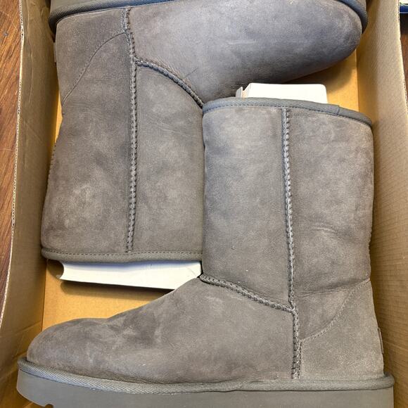 Ugg Classic II Short Boots 9 Gray NWT NEW Booties Shearling Fur Suede - Picture 13 of 13